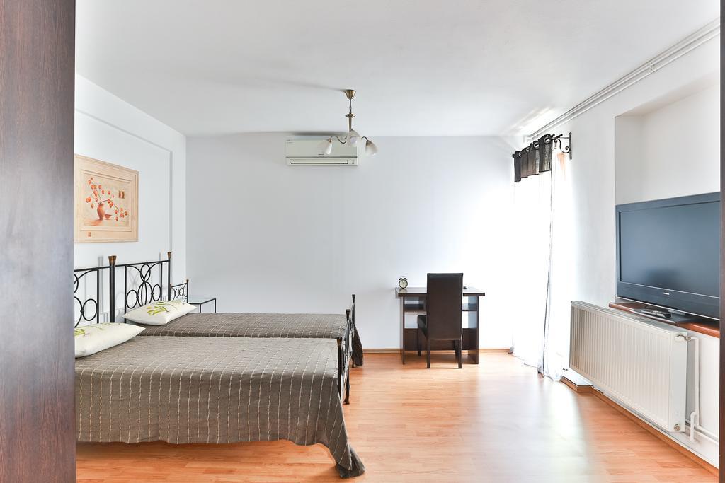 Vatra Accommodation Бухарест Экстерьер фото