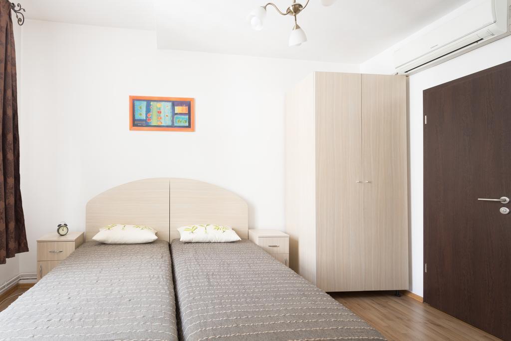 Vatra Accommodation Бухарест Экстерьер фото