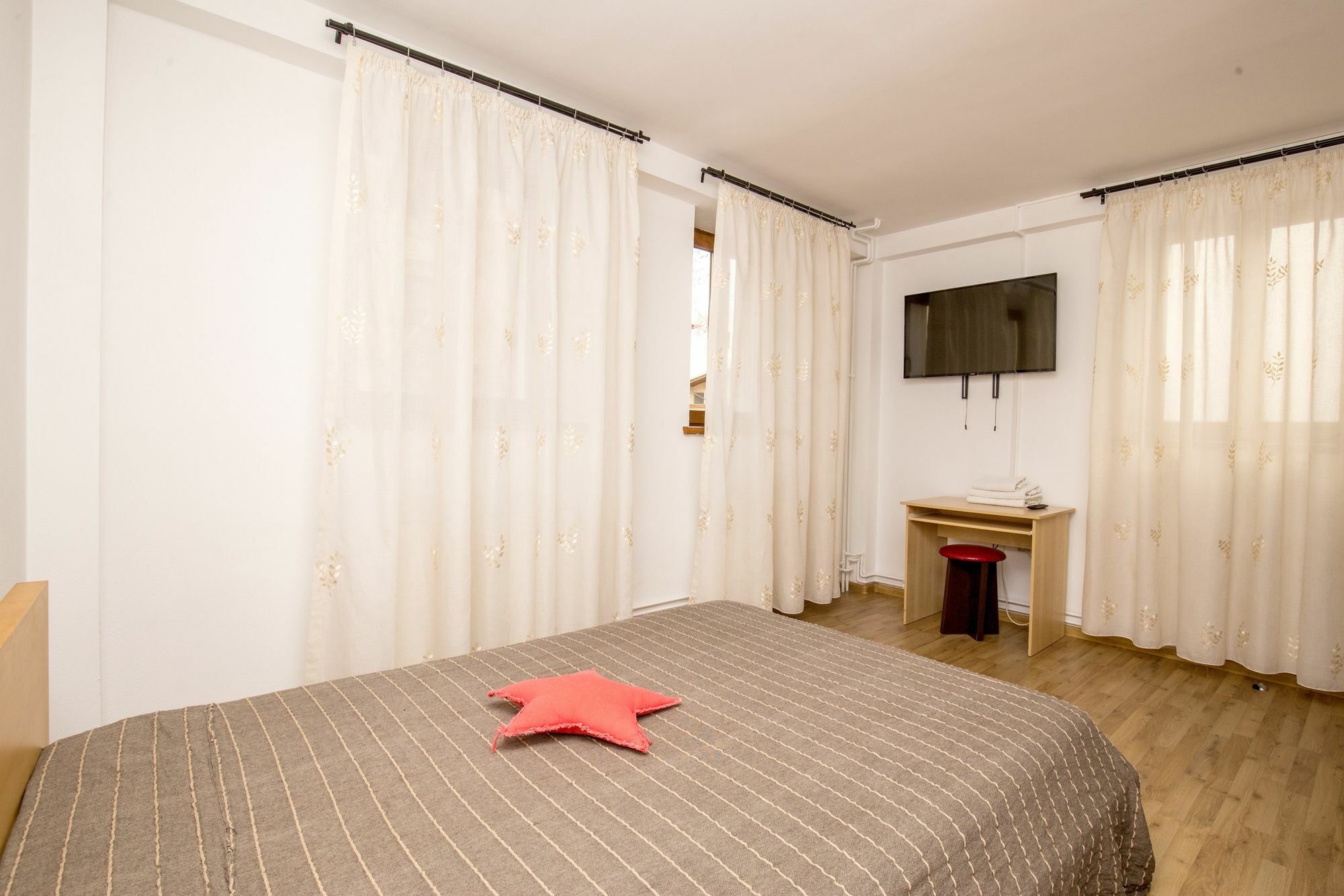 Vatra Accommodation Бухарест Экстерьер фото
